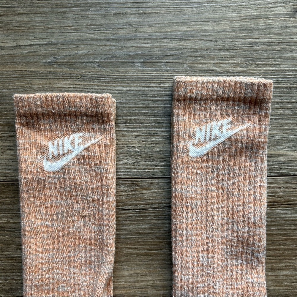 Nike Crew Socks | 2 Pairs Unisex Everyday Plus Cushioned Crew Socks in Beige/Tan - Picture 3 of 9